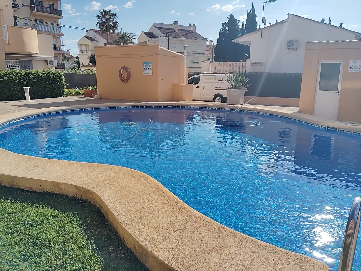 Mantenimiento de piscina comunitaria